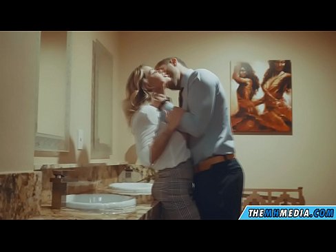 ❤️ Quando uma loira peituda o seduz numa casa de banho pública ❤ Porno em pt.pornma-com.ru